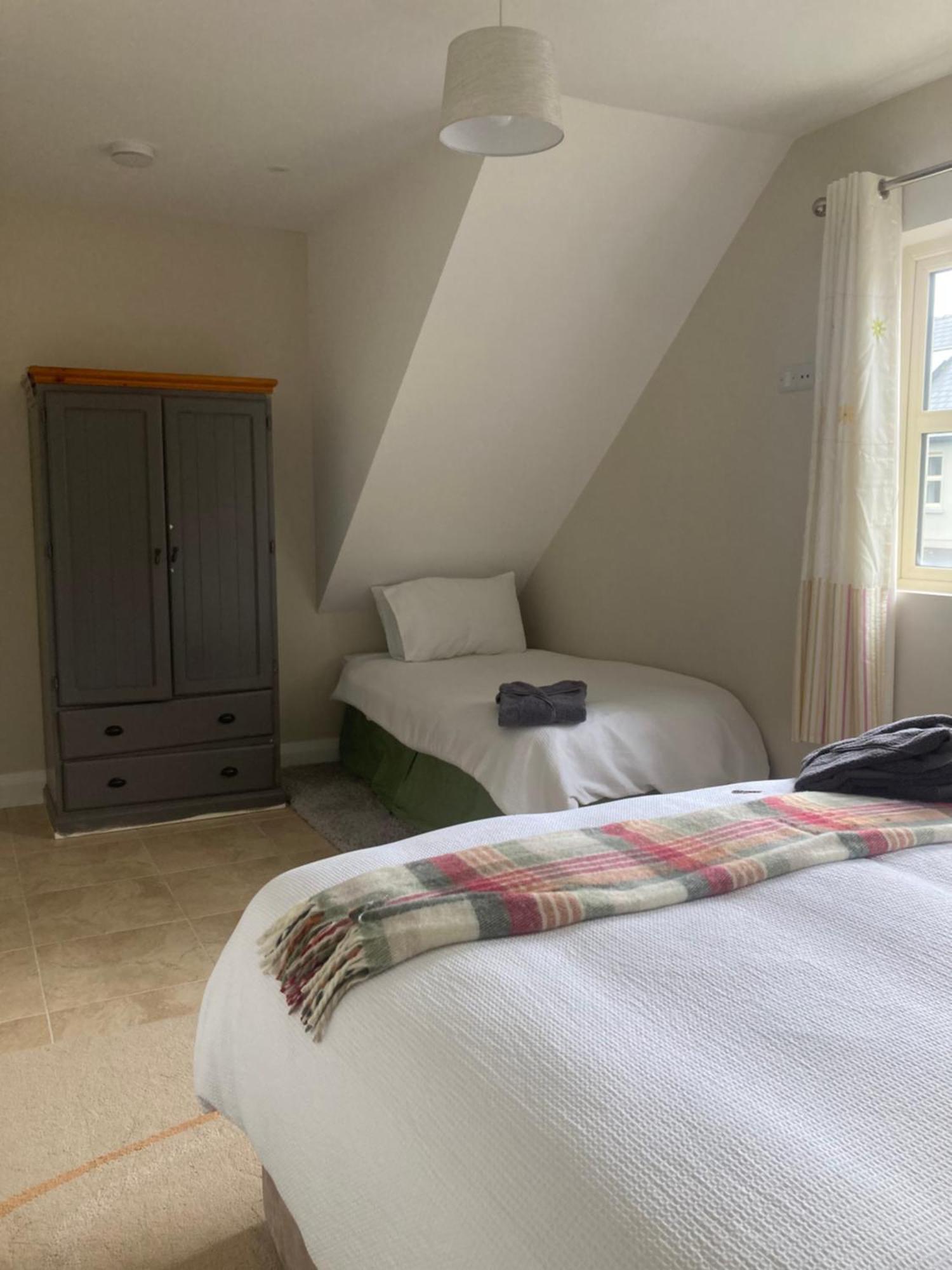 Luxury Country Escape Apartment Ennis Exterior photo